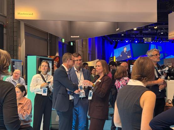 Me mid convo with a ridiculously unflattering facial expression talking to SH's Minister for Digitalization and the one and only Alexander, head of Digitalhub.sh