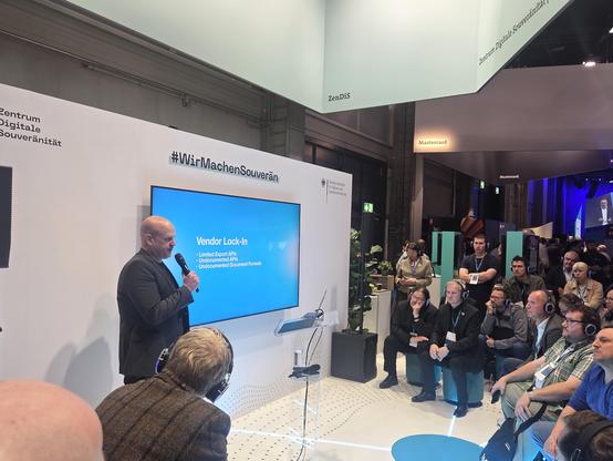 Frank Karlitschek, CEO of Nextcloud, talking at the conference